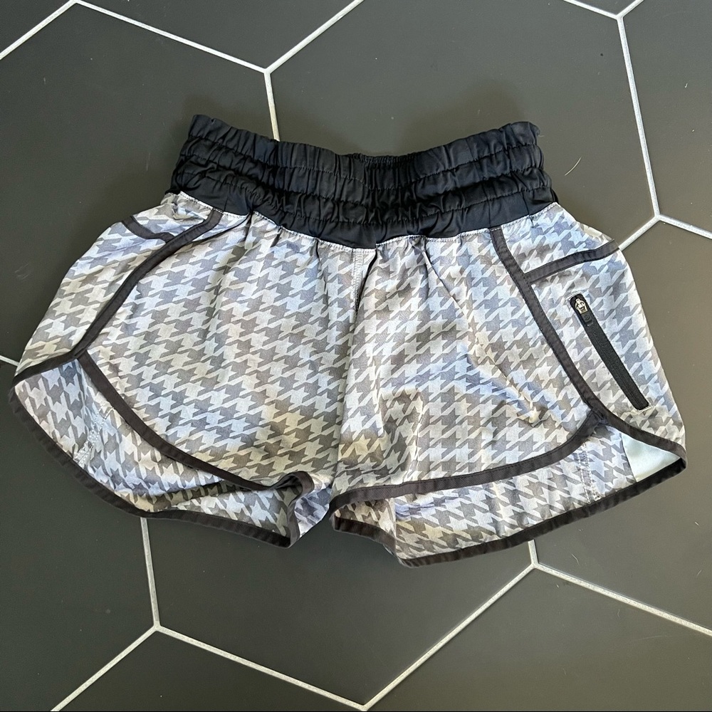 lululemon houndstooth running shorts size 6